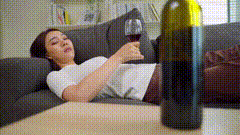 喝红酒伤心难过失落