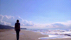 这是海边独有的氛围感与浪之间海边漫步