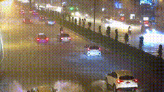 雨夜车流唯美视频素材暴雨谨慎驾驶